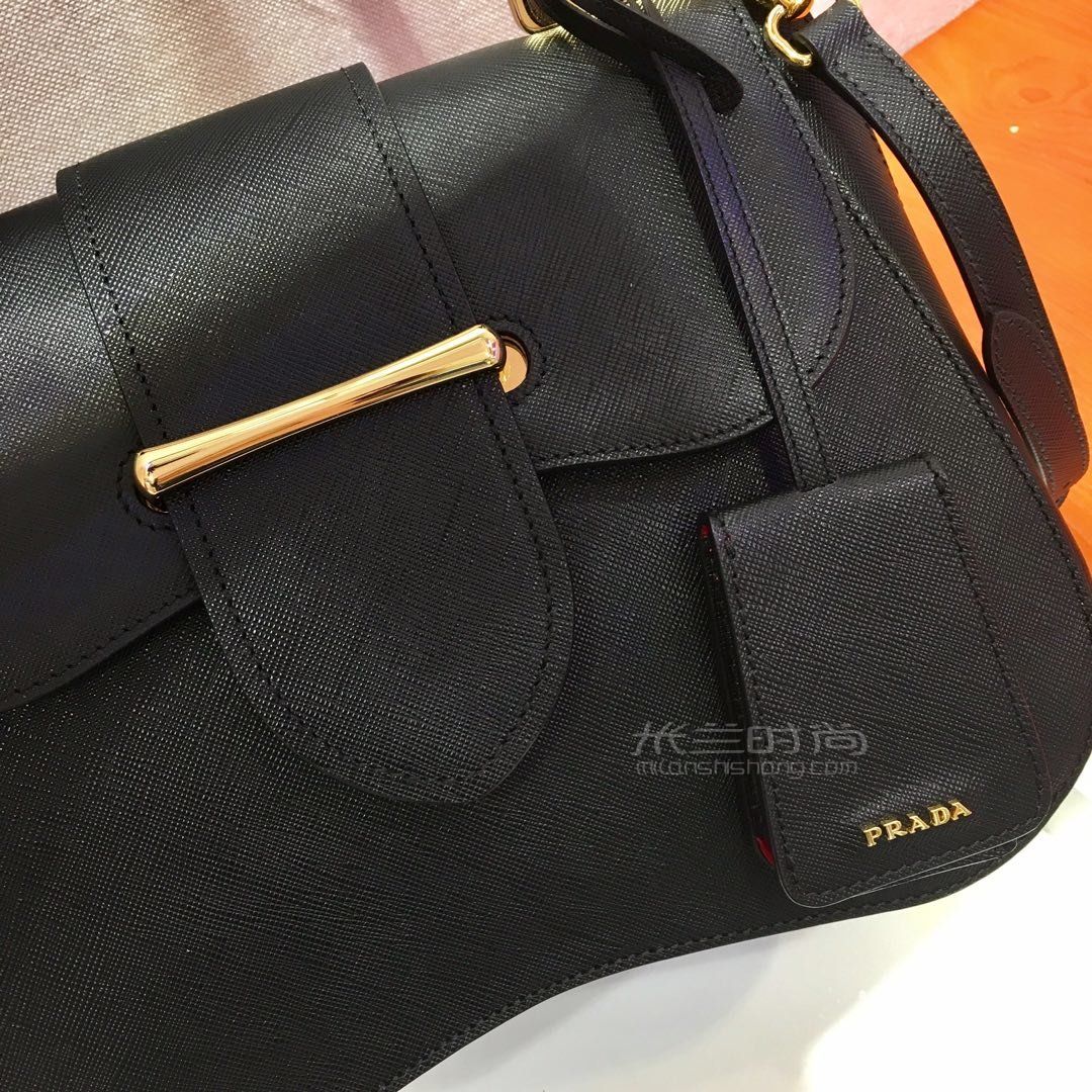 00454-prada2019年新款1bn005到貨普拉達採用進口saffiano牛皮面料